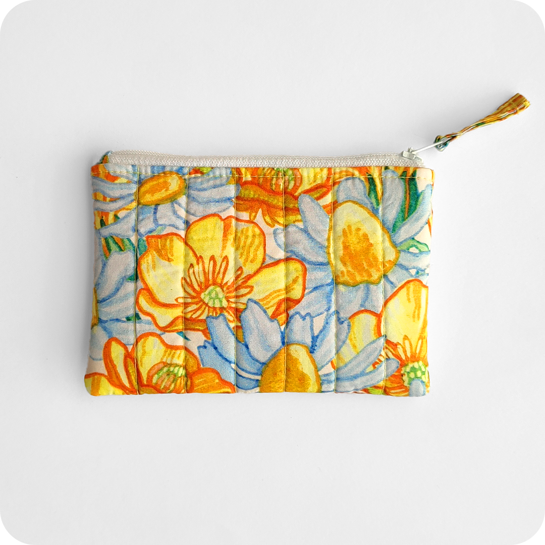 Borsellino realizzato con tessuto stampato con fiori gialli e bianchi