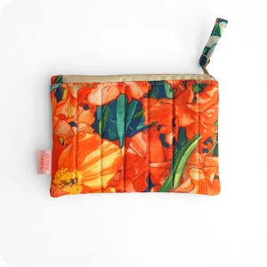 Borsellino realizzato con tessuto stampato con fiori di papavero, oleandro e bouganville sui toni dell'arancione e foglie dal colore bluastro